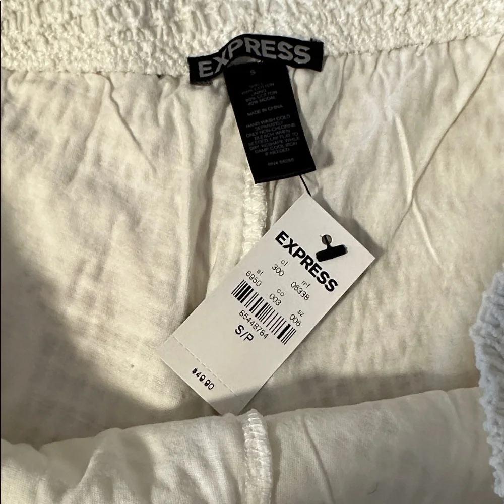 Express cream color crochet shorts size small brand new - Picture 4 of 4